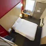 Kyriad Direct Poitiers - Gare Du Futuroscope Hotel