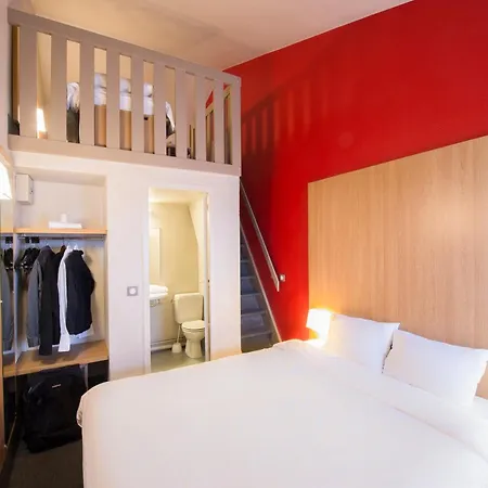 Kyriad Direct Poitiers - Gare Du Futuroscope Hotel 2*