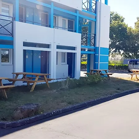 Kyriad Direct Poitiers - Gare Du Futuroscope Hotel