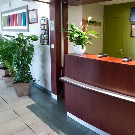 Hotel Kyriad Direct Poitiers - Gare Du Futuroscope 2*