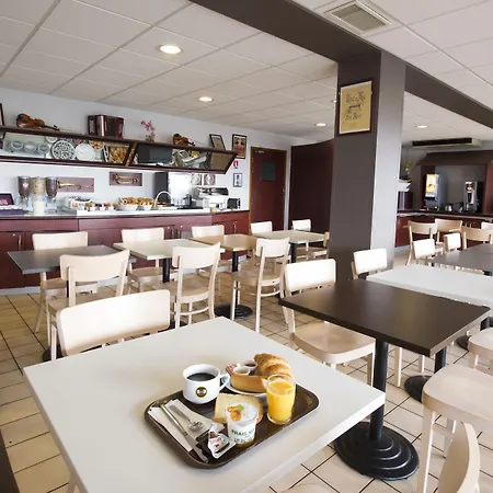 Kyriad Direct Poitiers - Gare Du Futuroscope Hotel 2*