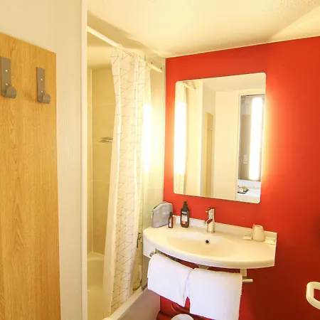 Kyriad Direct Poitiers - Gare Du Futuroscope 2*