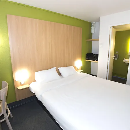 Kyriad Direct Poitiers - Gare Du Futuroscope