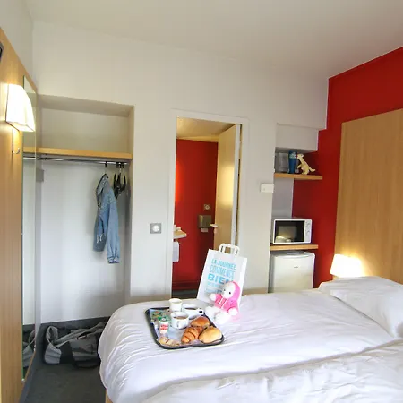 Kyriad Direct Poitiers - Gare Du Futuroscope Hotel 2*