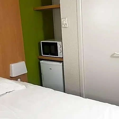 Kyriad Direct Poitiers - Gare Du Futuroscope Hotel