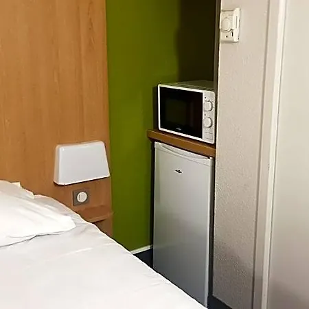 Kyriad Direct Poitiers - Gare Du Futuroscope Hotel 2*