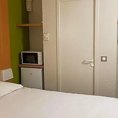 Kyriad Direct Poitiers - Gare Du Futuroscope Hotel 2*