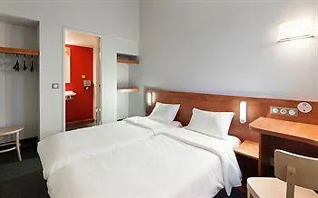 Hotel Kyriad Direct Poitiers - Gare Du Futuroscope