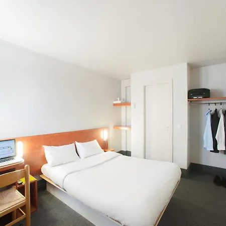 Kyriad Direct Poitiers - Gare Du Futuroscope 2*