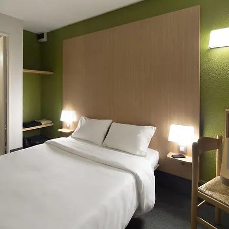 Kyriad Direct Poitiers - Gare Du Futuroscope Hotel 2*