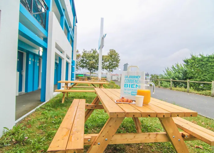 Kyriad Direct Poitiers - Gare Du Futuroscope Hotel