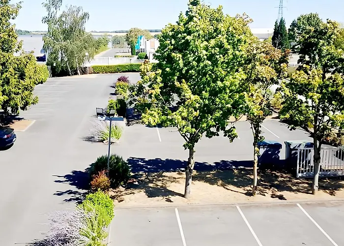 Kyriad Direct Poitiers - Gare Du Futuroscope 2*