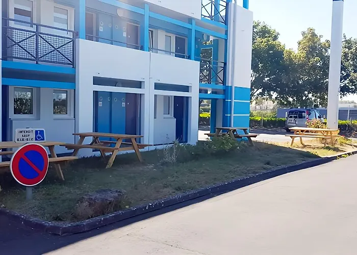 Kyriad Direct Poitiers - Gare Du Futuroscope Hotel