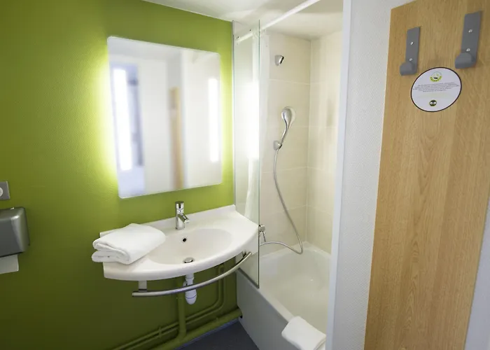 Kyriad Direct Poitiers - Gare Du Futuroscope 2*