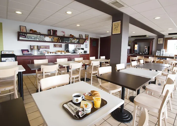 Kyriad Direct Poitiers - Gare Du Futuroscope Hotel 2*