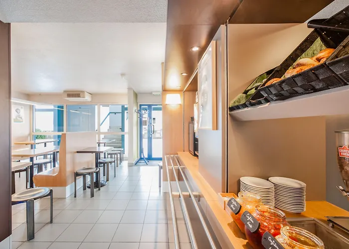 Kyriad Direct Poitiers - Gare Du Futuroscope 2*