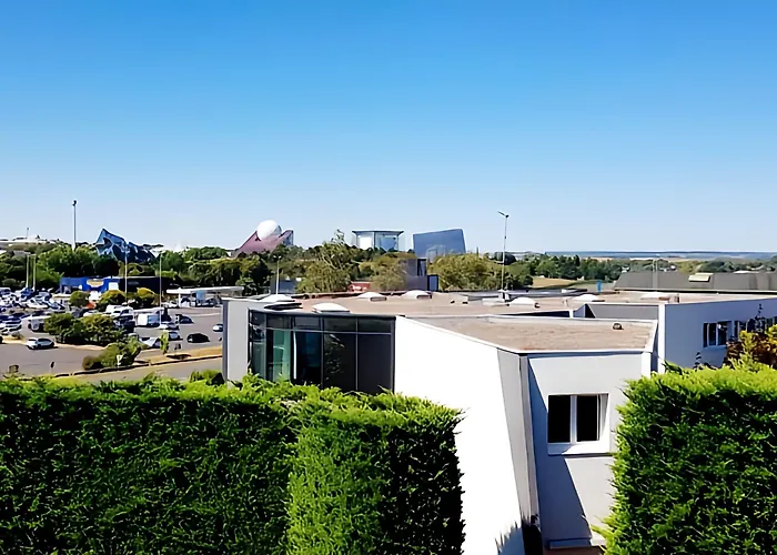 Kyriad Direct Poitiers - Gare Du Futuroscope Hotel 2*