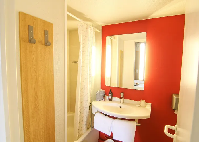 Kyriad Direct Poitiers - Gare Du Futuroscope 2*