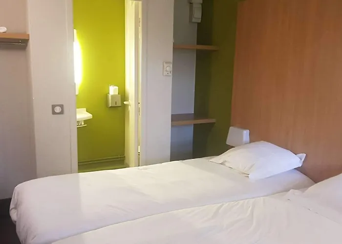 Kyriad Direct Poitiers - Gare Du Futuroscope Hotel 2*