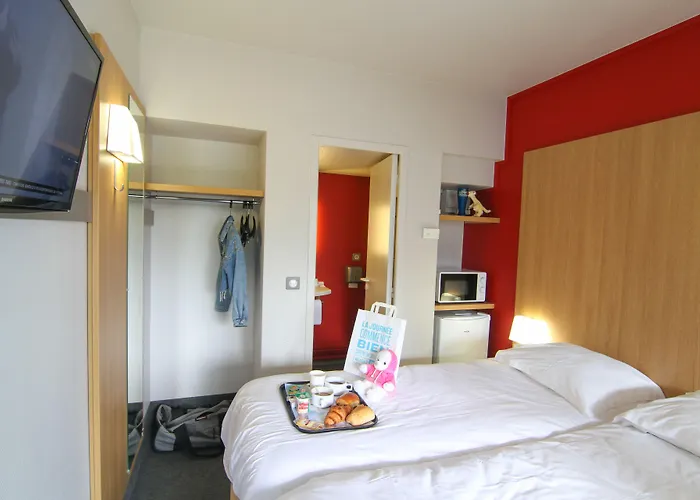 Kyriad Direct Poitiers - Gare Du Futuroscope Hotel 2*