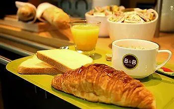 Kyriad Direct Poitiers - Gare Du Futuroscope Hotel