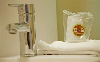 Kyriad Direct Poitiers - Gare Du Futuroscope 2*