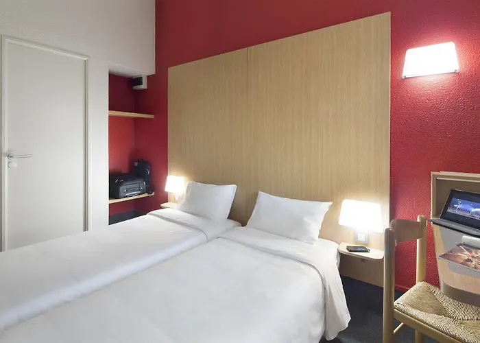 Kyriad Direct Poitiers - Gare Du Futuroscope