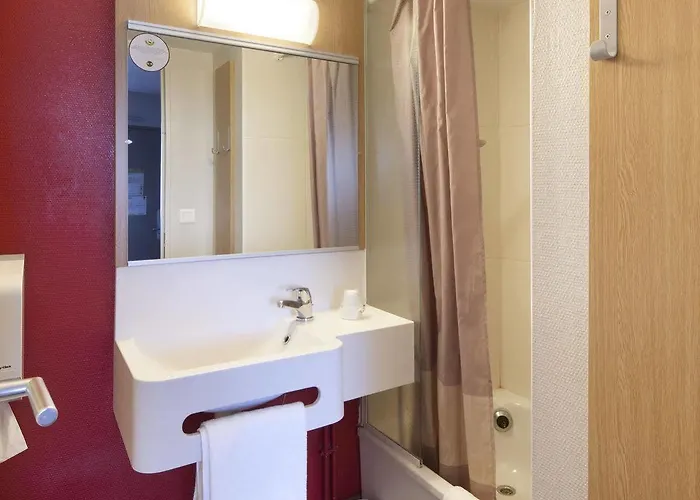 Kyriad Direct Poitiers - Gare Du Futuroscope Hotel 2*