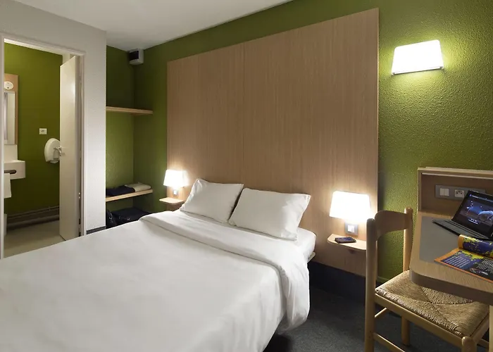 Kyriad Direct Poitiers - Gare Du Futuroscope Hotel 2*